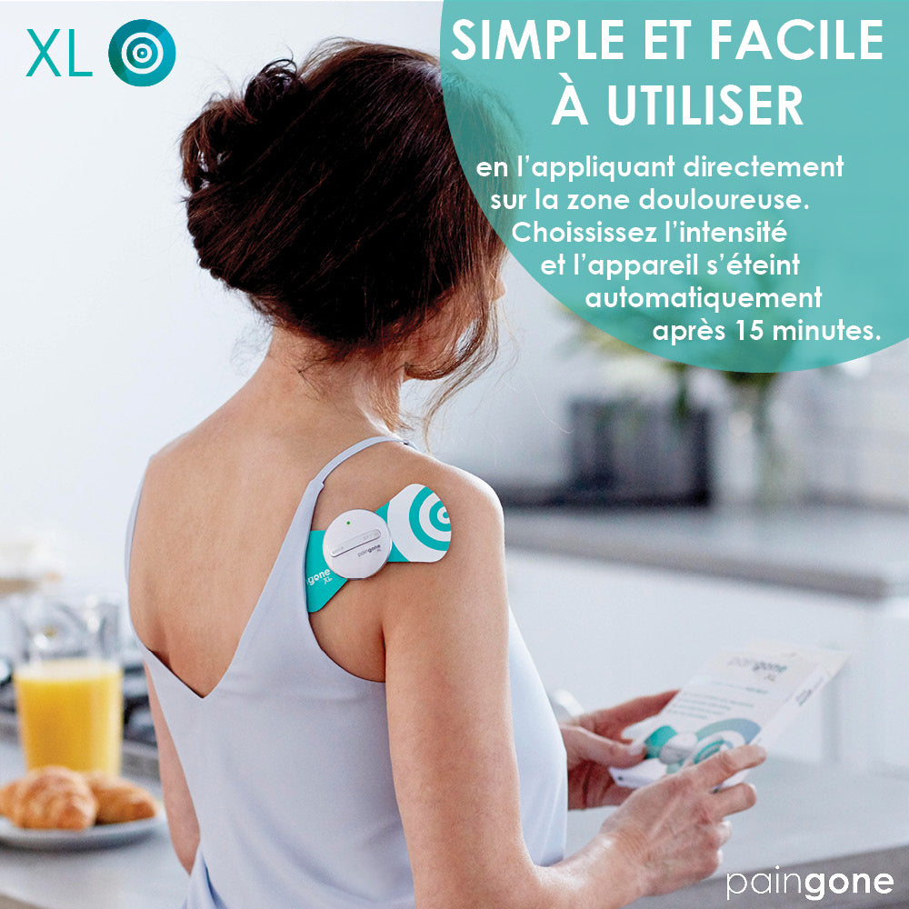 Une femme portant l'appareil Paingone XL sur l'épaule avec le texte "Simple et facile à utiliser"