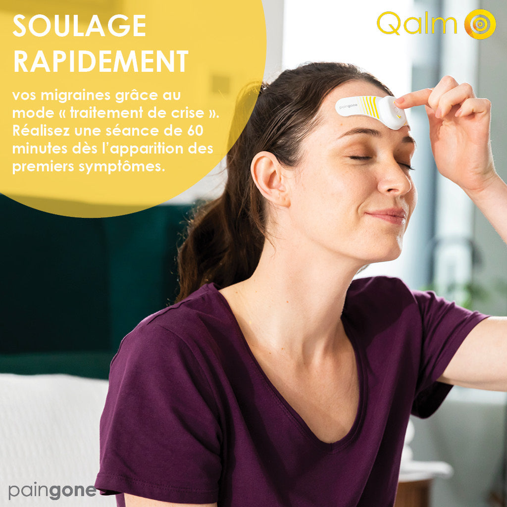 Femme utilisant l'appareil Paingone Qalm. Texte: "Soulage Rapidement"